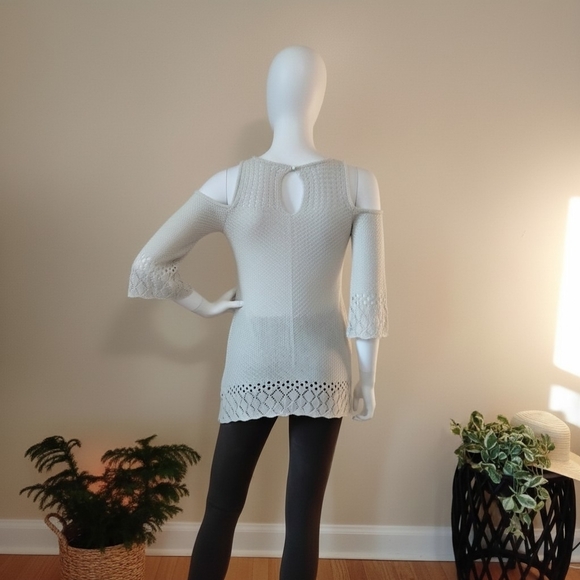 LC Lauren Conrad Cream Knit Lace Hem Cold‑Shoulder Asymmetrical Tunic – Size XS - Picture 2 of 7